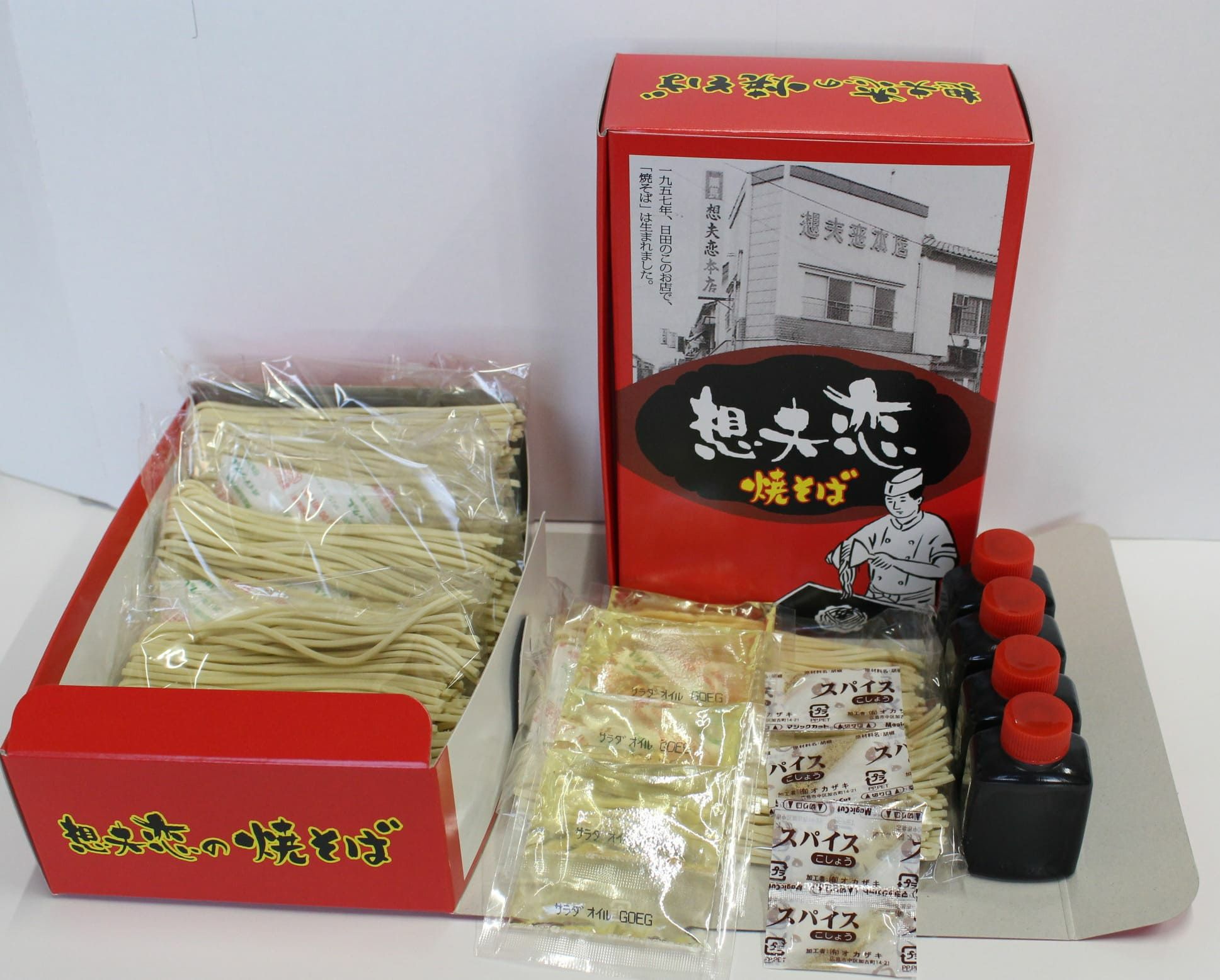 歴史と伝統の味を誇る焼きそば （1箱4食入り）